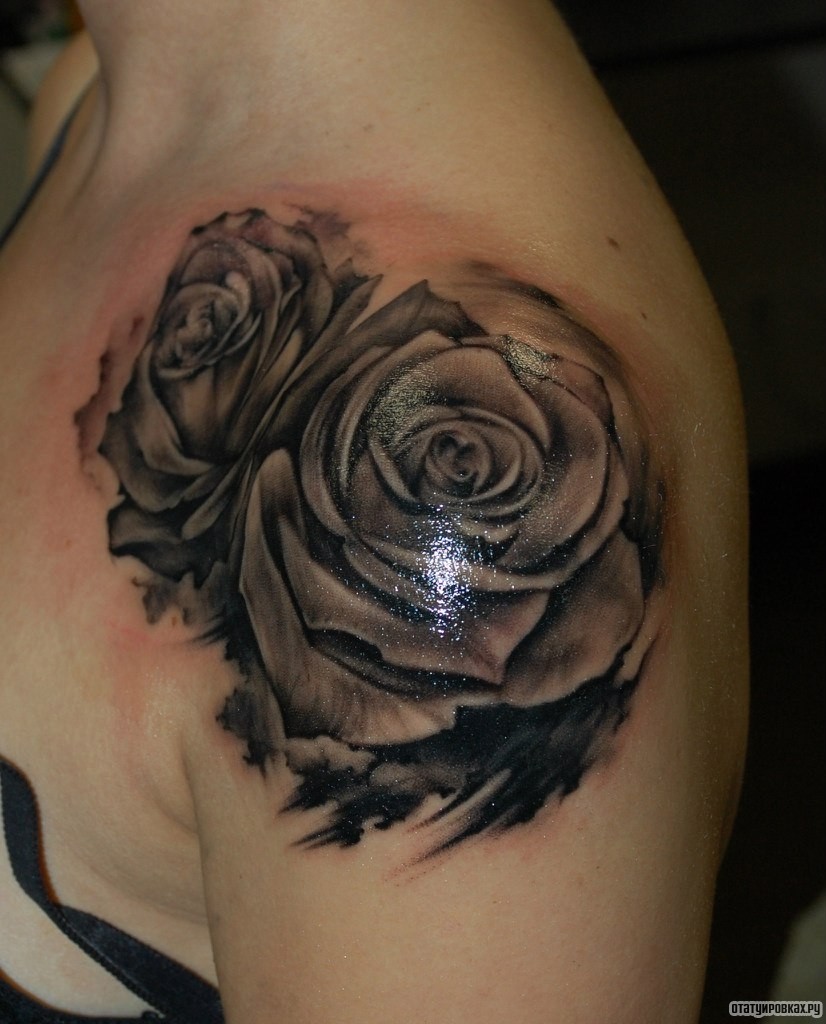 Фотография татуировки под названием «Две черные розы»
