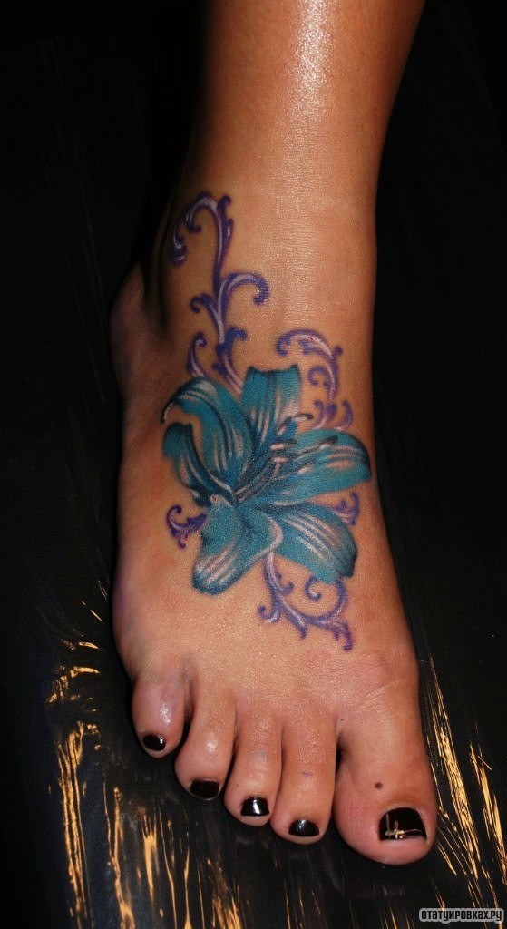 Фотография татуировки под названием «Синяя лилия»