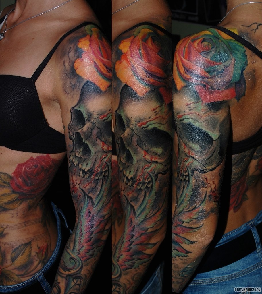 Фотография татуировки под названием «Череп и разноцветная роза»