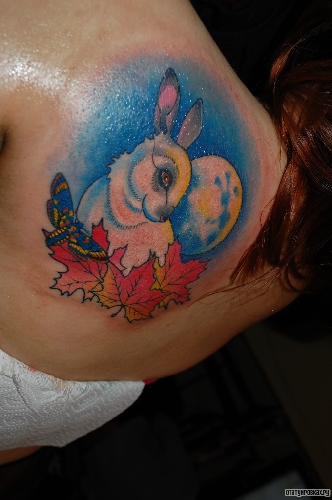 Фотография татуировки под названием «Кролик с луной»