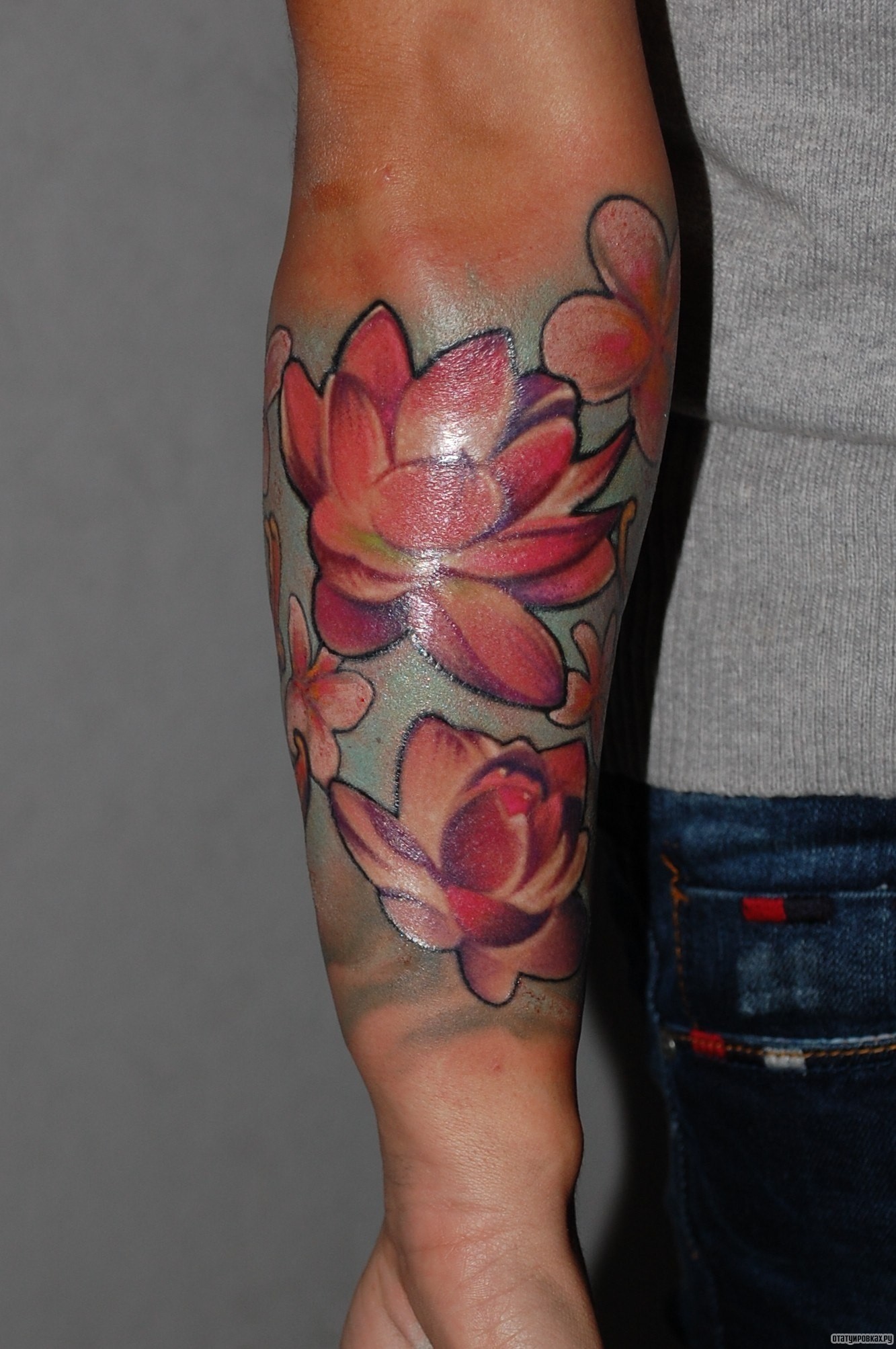 Фотография татуировки под названием «Цветы лотоса»