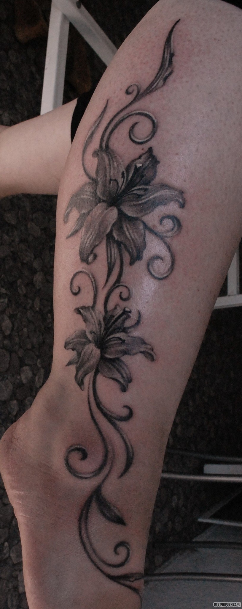 Фотография татуировки под названием «Узор из цветов»