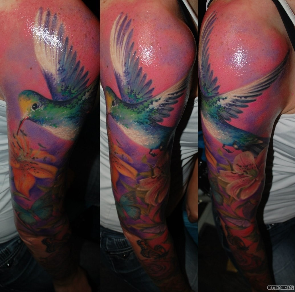 Фотография татуировки под названием «Колибри у цветка»