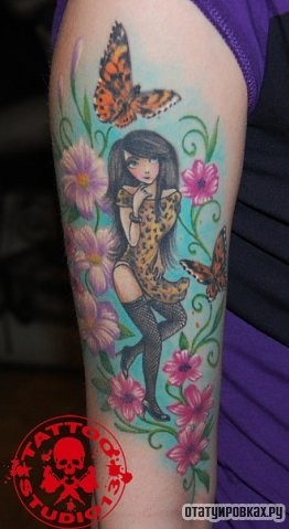 Фотография татуировки под названием «Девушка, цветы и бабочки»