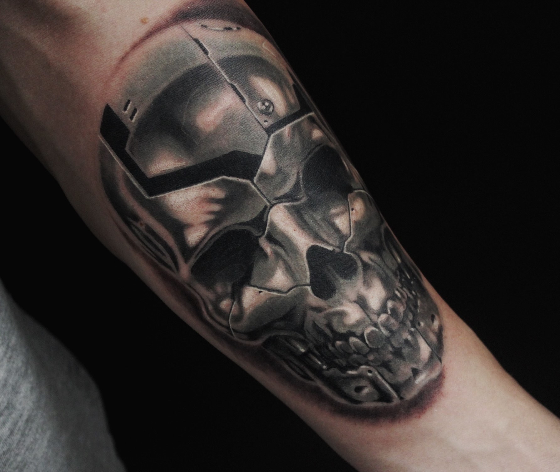 Фотография татуировки под названием «череп»