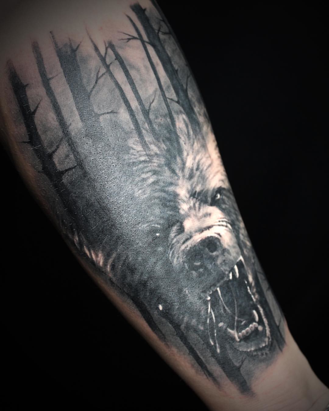 Фотография татуировки под названием «медведь»