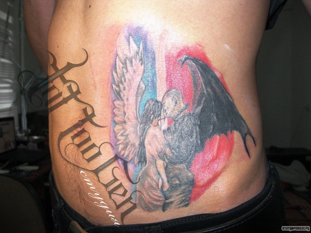 Фотография татуировки под названием «Ангелы целуются»