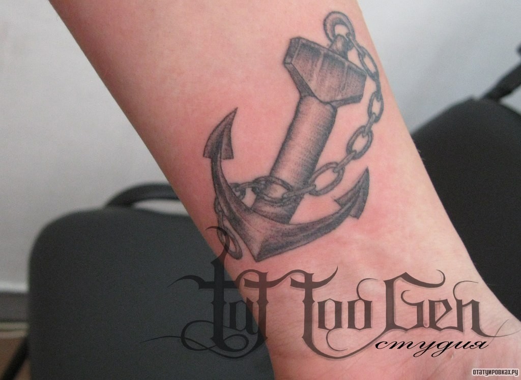 Фотография татуировки под названием «Якорь с цепью»