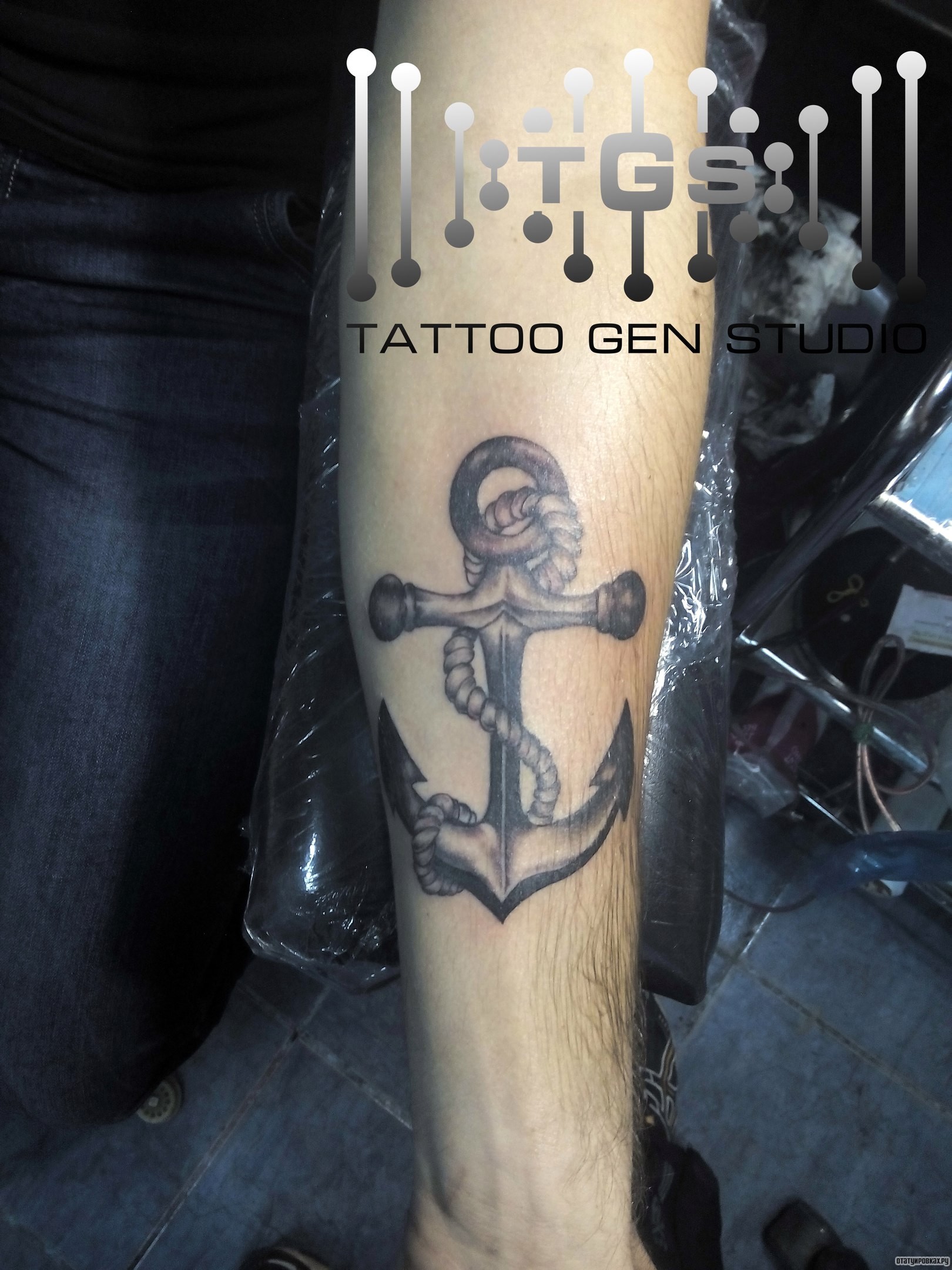 Фотография татуировки под названием «Якорь с веревкой»