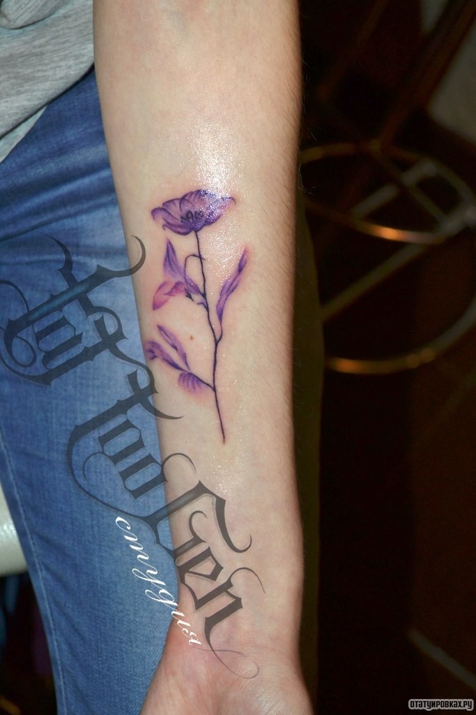 Фотография татуировки под названием «Фиолетовый цветок»