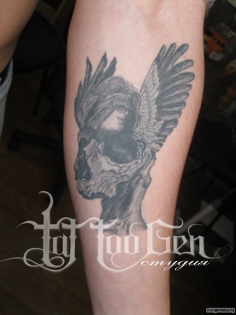 Фотография татуировки под названием «Череп с крыльями»