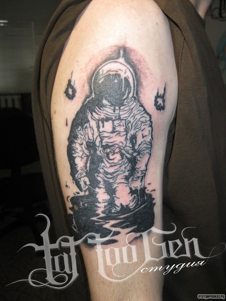 Фотография татуировки под названием «Космонавт»