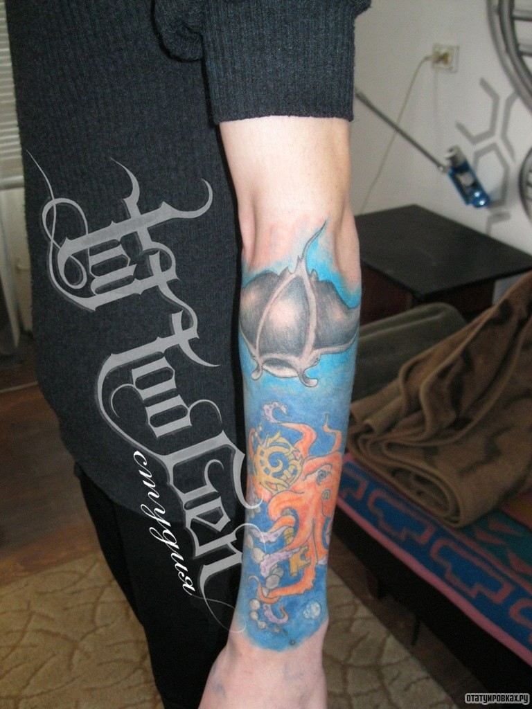 Фотография татуировки под названием «Скат и осьминог»