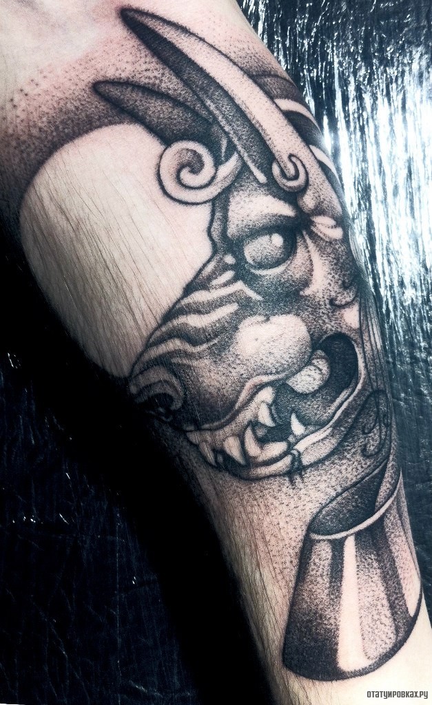 Фотография татуировки под названием «Оскал сфинкса»