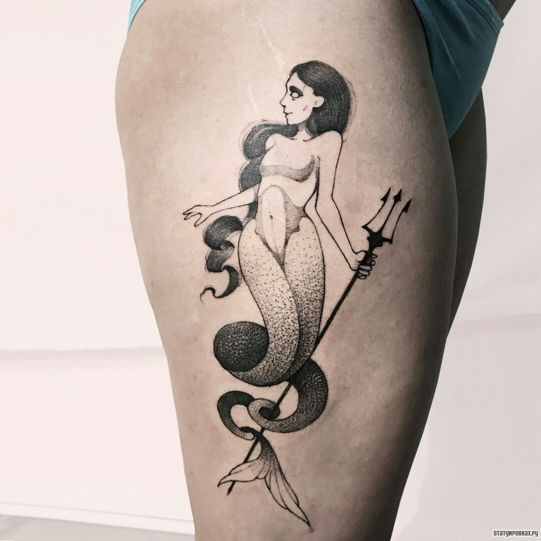 Фотография татуировки под названием «Русалка с трезубцем»