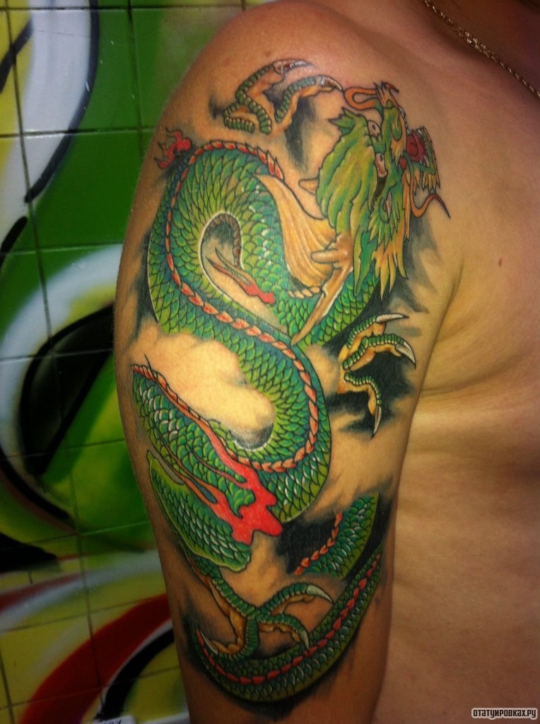 Фотография татуировки под названием «Змей японский»