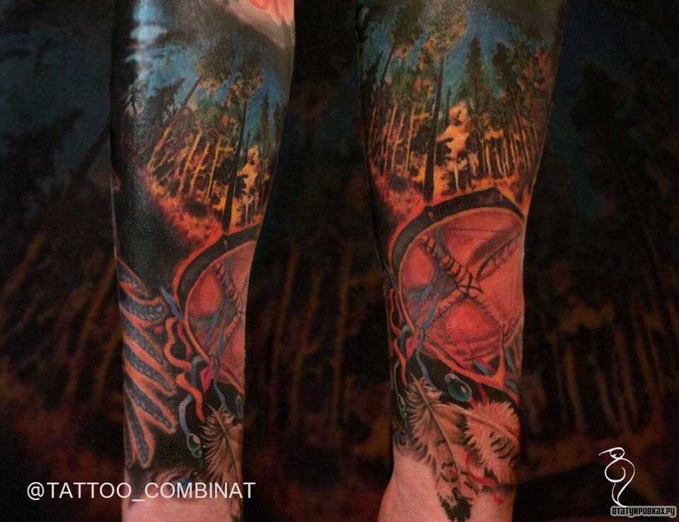 Фотография татуировки под названием «Ловец снов на фоне дерева»
