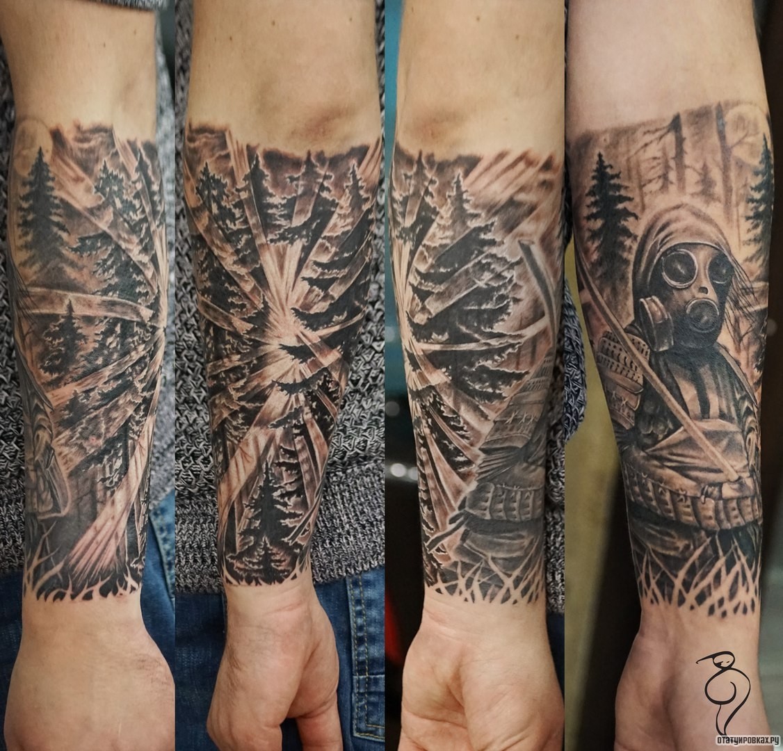 Фотография татуировки под названием «Человек в противогазе в лесу»