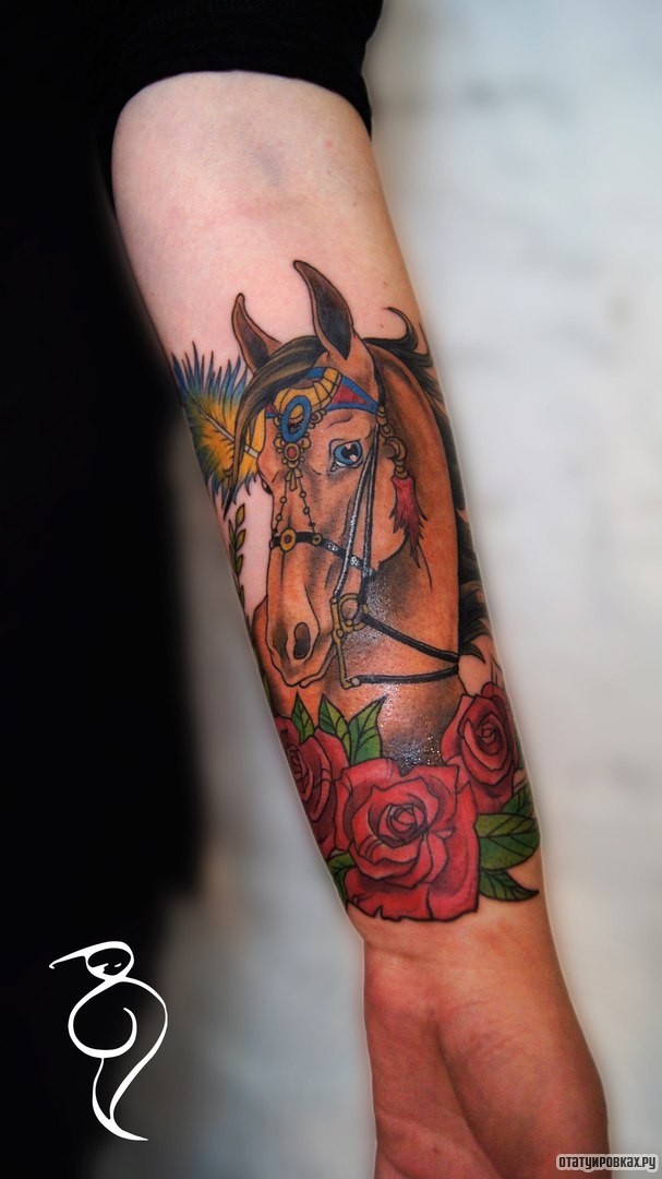 Фотография татуировки под названием «Лошадь и розы»