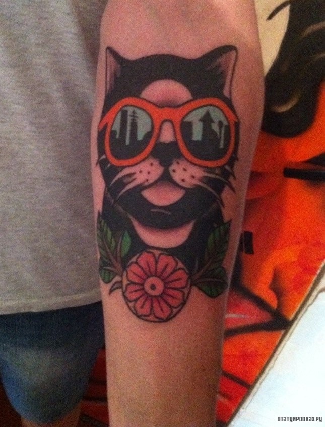 Фотография татуировки под названием «Кот в очках»