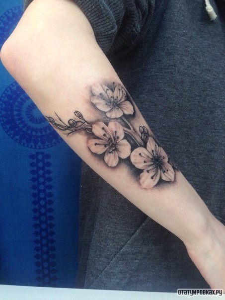 Фотография татуировки под названием «Три цветка орхидеи»