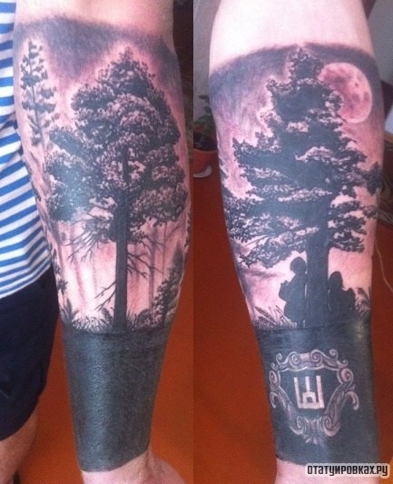 Фотография татуировки под названием «Черное дерево блекворк»