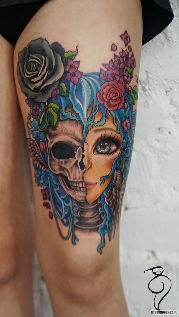 Фотография татуировки под названием «Девушка с лицом черепа»