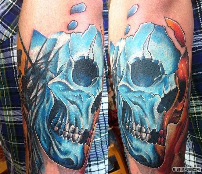 Фотография татуировки под названием «Синий череп»