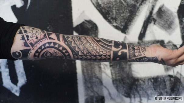 Фотография татуировки под названием «Узоры майя»