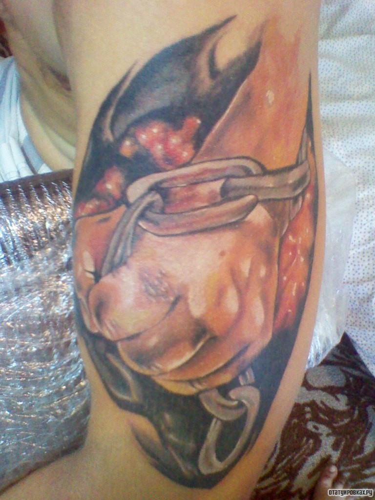 Фотография татуировки под названием «Рука с цепью»