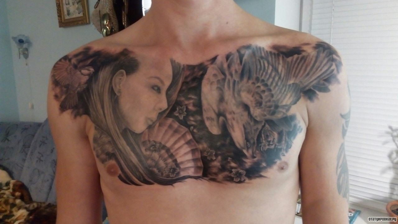 Фотография татуировки под названием «Девушка и птица»