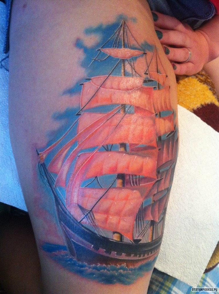 Фотография татуировки под названием «Парусник корабль»