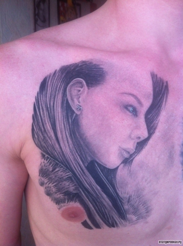 Фотография татуировки под названием «Лицо девушки с острым носом»