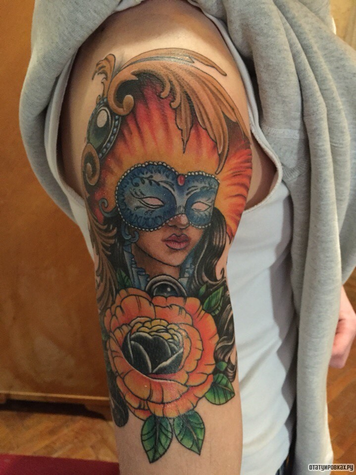 Фотография татуировки под названием «Девушка с маске и цветок»