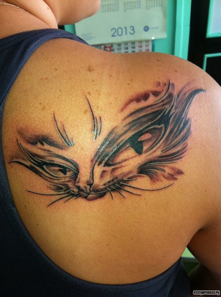 Фотография татуировки под названием «Глаза кошки узор»