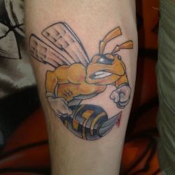Тату мультяшная пчела