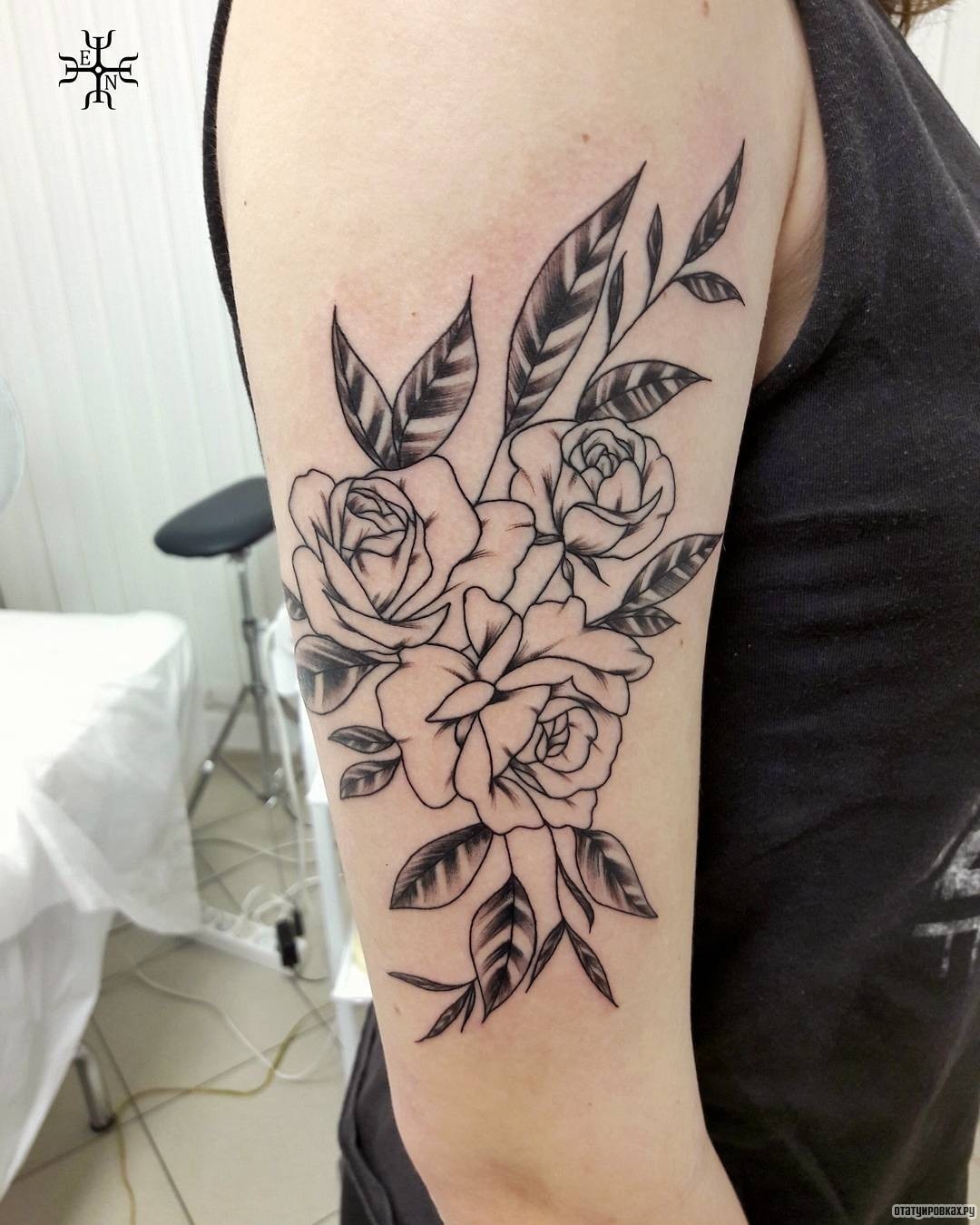 Фотография татуировки под названием «Розы»