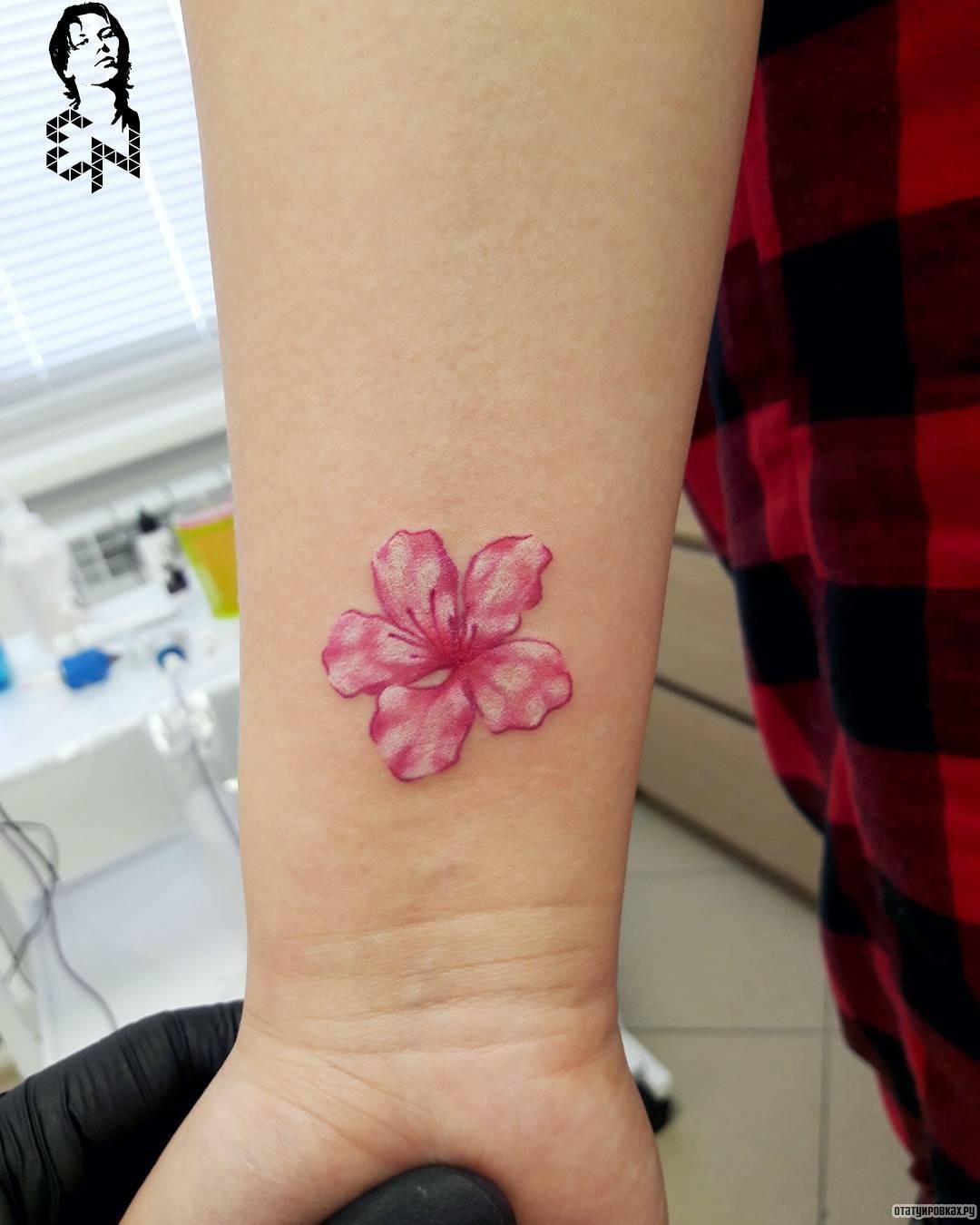 Фотография татуировки под названием «Цветок розовый»