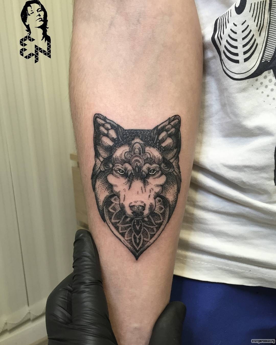 Фотография татуировки под названием «Волк и мандала»