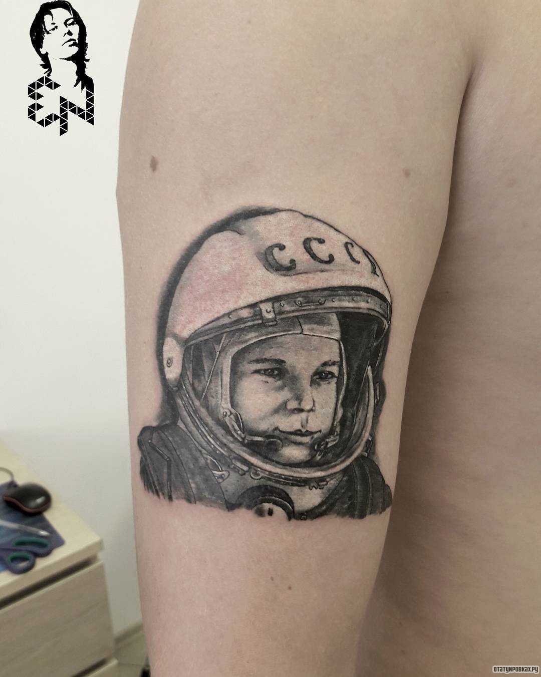 Фотография татуировки под названием «Юрий Гагарин»