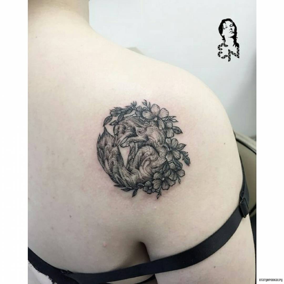Фотография татуировки под названием «Лиса узор круг»