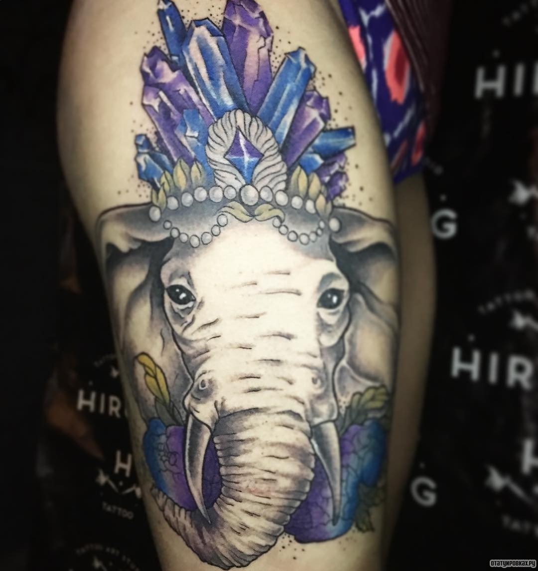Фотография татуировки под названием «Слон и кристаллы»