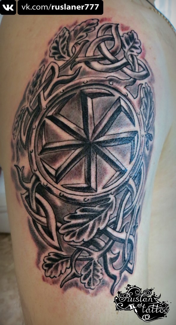 Фотография татуировки под названием «Славянская тату коловрат»