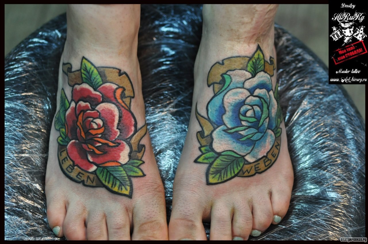 Фотография татуировки под названием «Две розы красная и синяя»