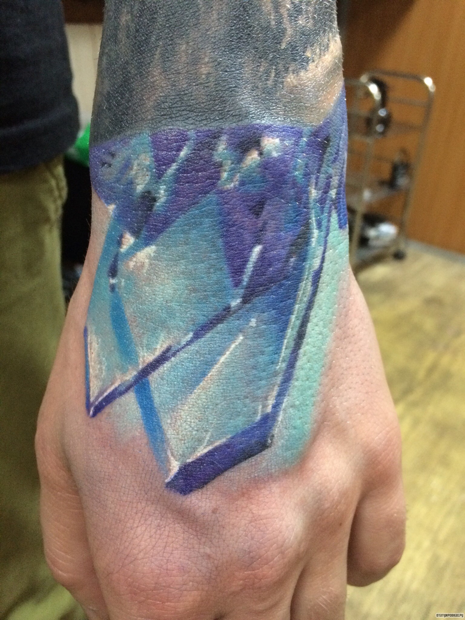Фотография татуировки под названием «Алмазы»