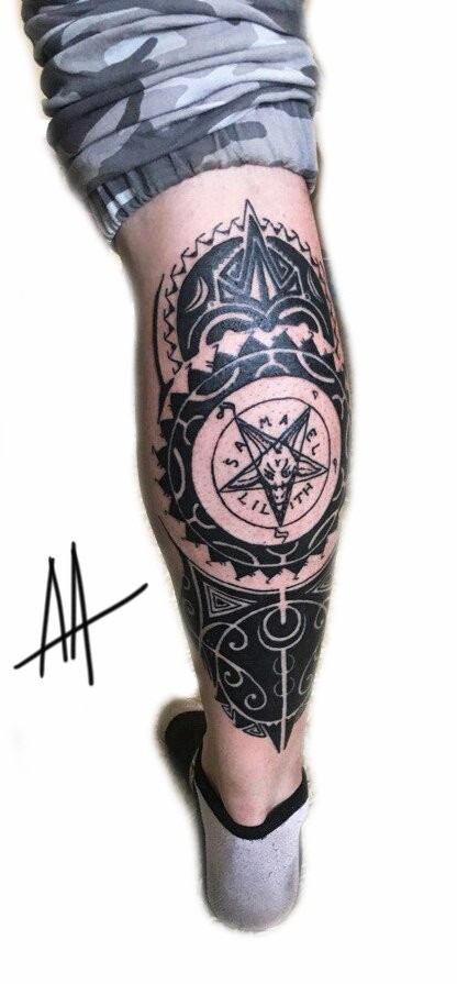 Фотография татуировки под названием «пентаграмма»