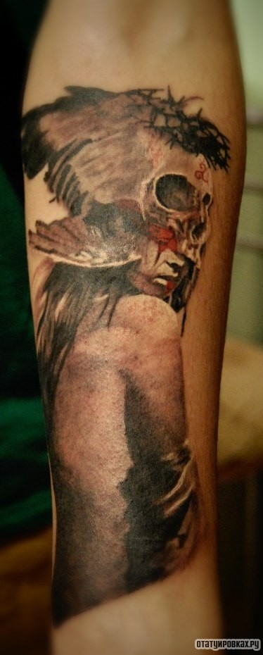 Фотография татуировки под названием «Девушка с черепом на голове»
