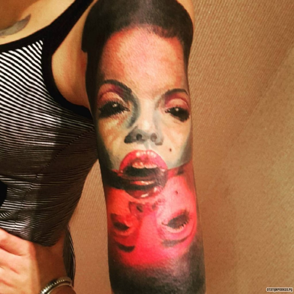 Фотография татуировки под названием «Девушка с отражением»