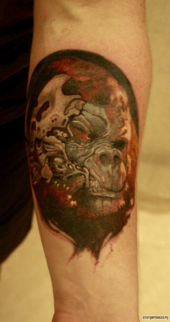 Фотография татуировки под названием «Страшное лицо обезьяны»