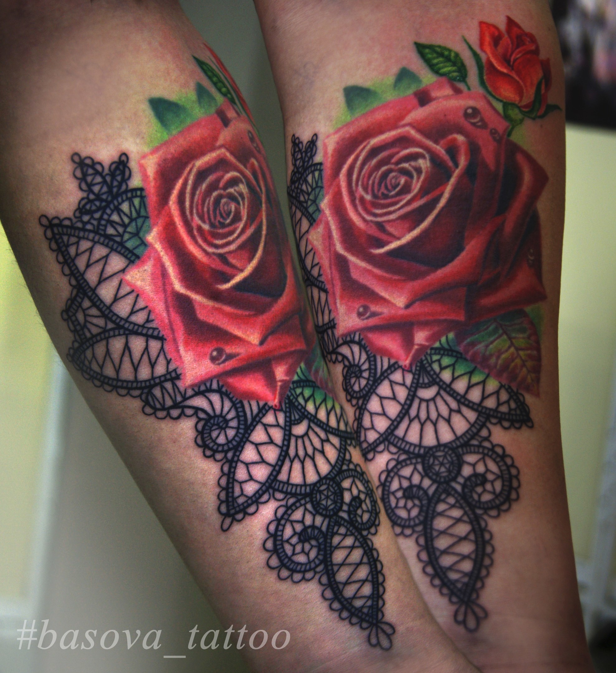 Фотография татуировки под названием «розы кружево»
